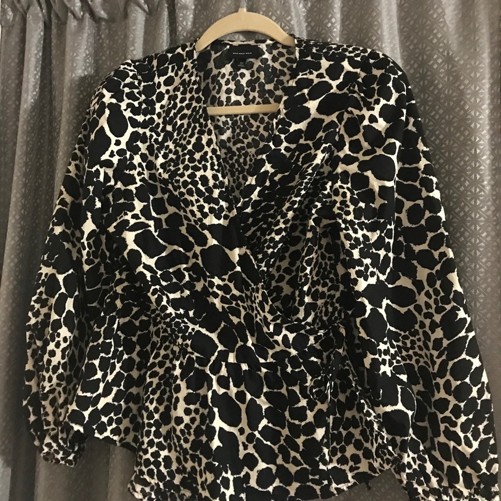 Pretty blouse great with black pants